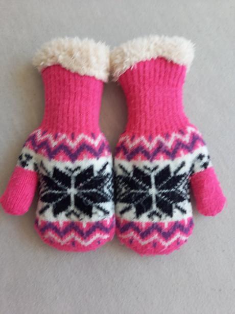 Rukavice s kozusinkou, 74