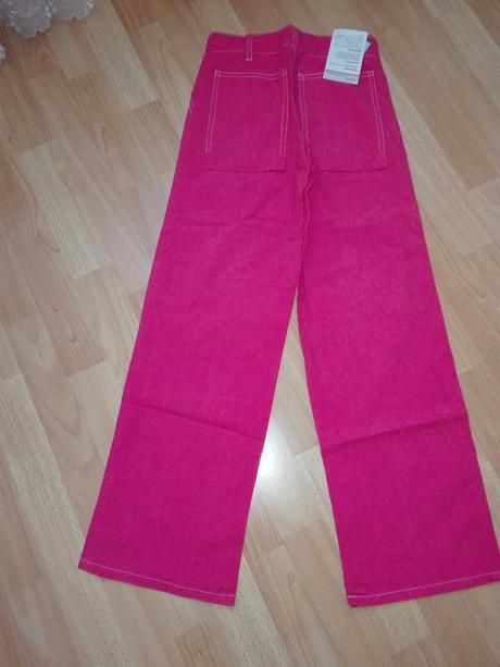 Ružové nohavice, 146