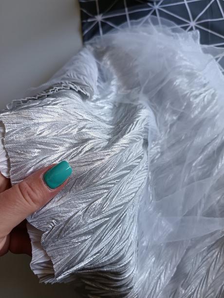 Strieborná suknička, nová, 146