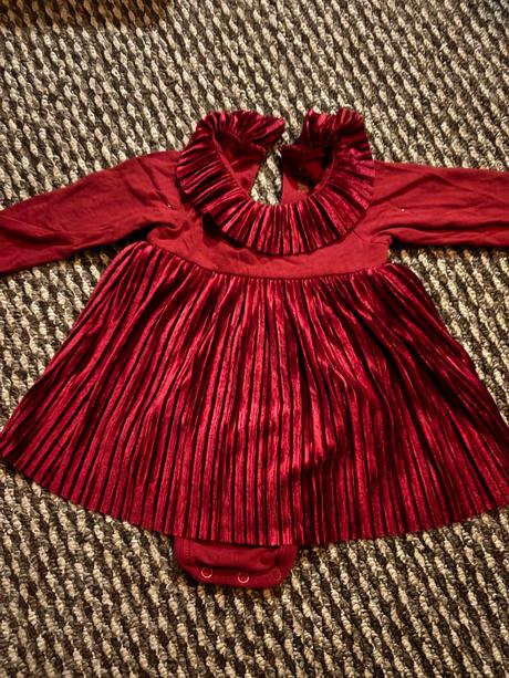 Vianočné šaty, 62