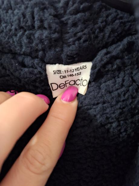 Predám čiernú vetrovku, 152