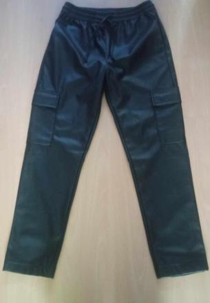 Koženkové zateplené čierne kapsáče na gumičku, 140