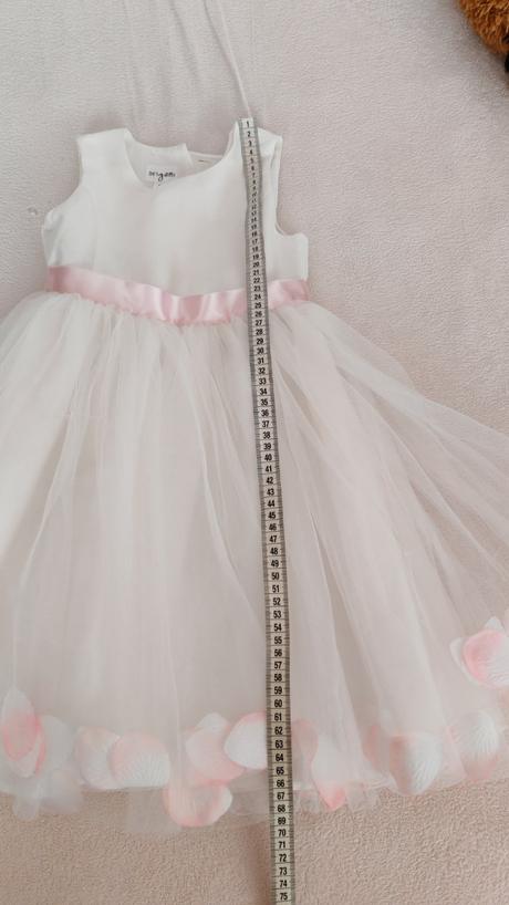 Slávnostné šaty, 110