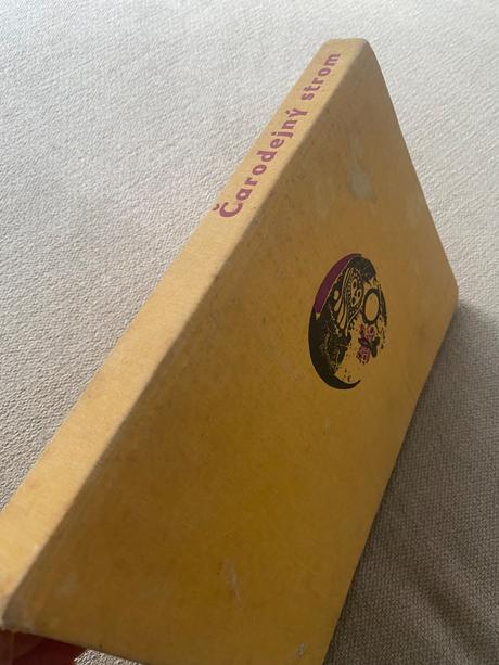 Staré retro čarodejný strom filipínske rozprávky,