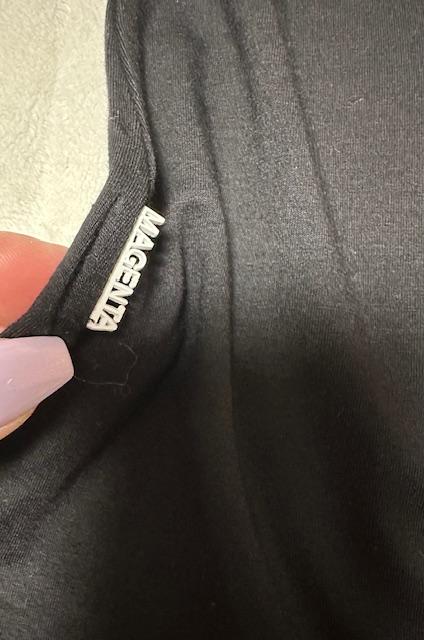 Čierny top s pásikavým lemom zn. magenta, m