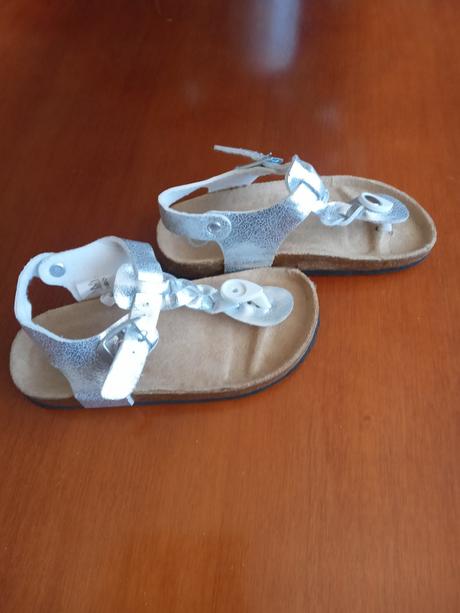 Strieborne šľapky, 28