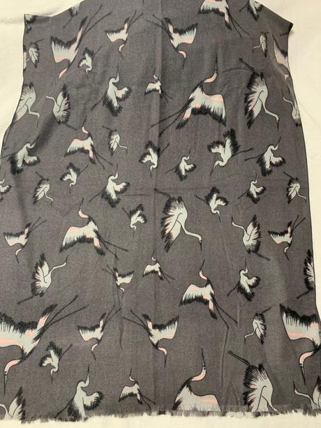 Šál s vtáčím vzorom,