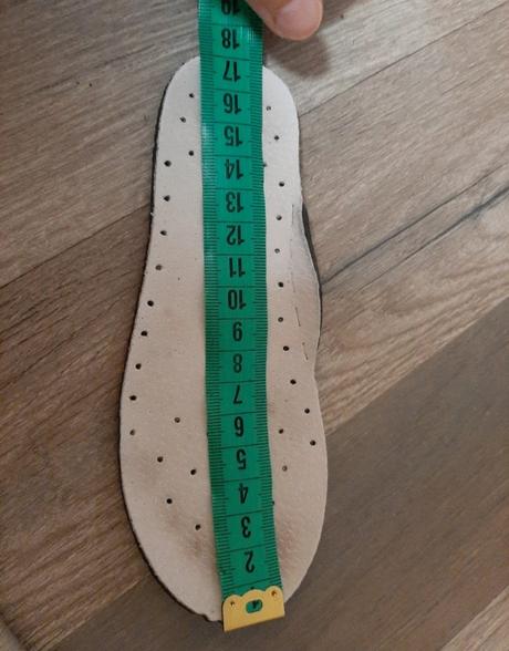 Prezuvky/tenisky/papucky do skolky zn. bata v. 28, baťa,28