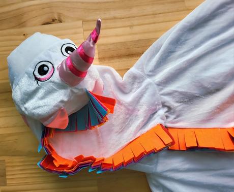 Plášť jednorožec na cca 6 až 8 rokov,