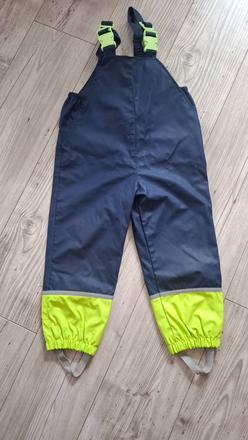 Nohavice do dažďa, 104