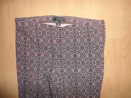 Bordove kvetove elasticke nohavice, atmosphere,s