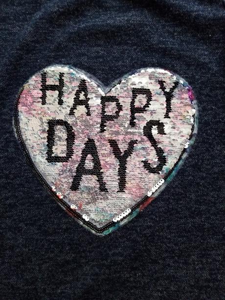 Šaty s meniacimi flitrami, 134