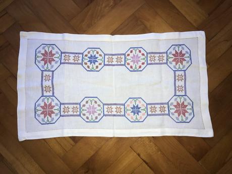 2 obrusy od prababky,