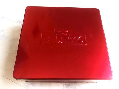 Plechový box na zákusky,