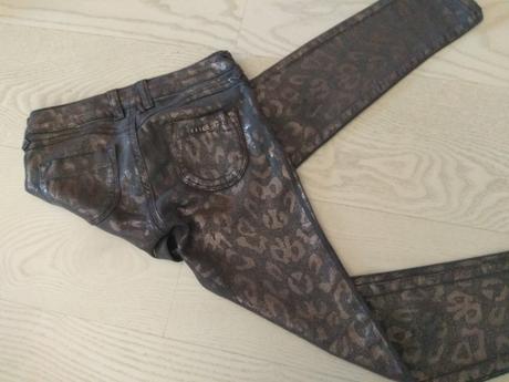 Moderné nohavice s kovovým odleskom, 134