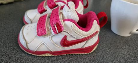 Raz obute tenisky, nike,21