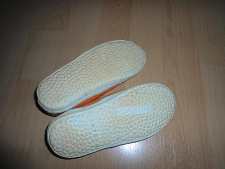 Oranzove vysivane cvicky, 27