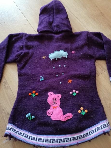 Fialový svetrík, 86