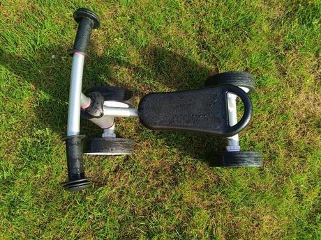 Odrážadlo strieborné,