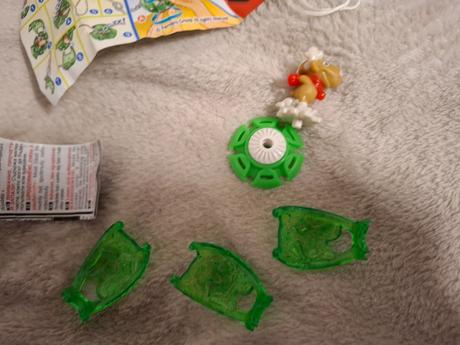 Kinder hračka dv390,