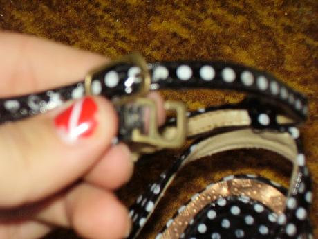 Čierne sandalky  s bielymi bodkami, 36