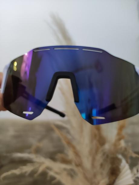 Športové slnečné okuliare,