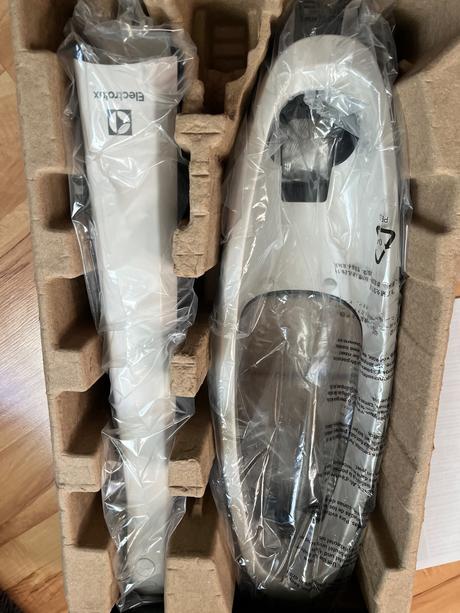 Tyčový vysávač electrolux 300 clean nové príslušen, electrolux