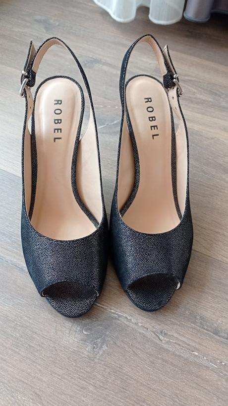 Lesklé lodičky, 39