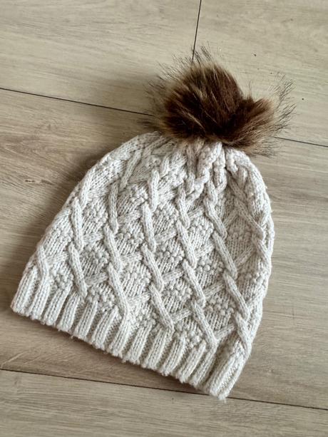 Čiapka s brmbolcom, reserved,m