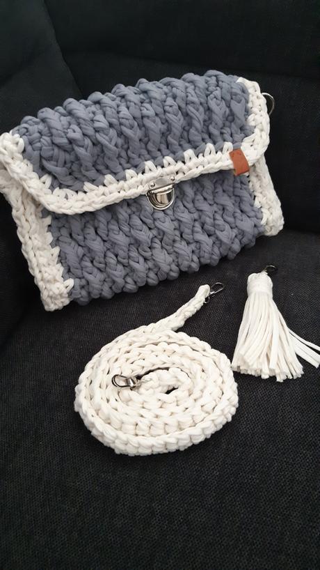 Háčkovaná kabelka crossbody, 