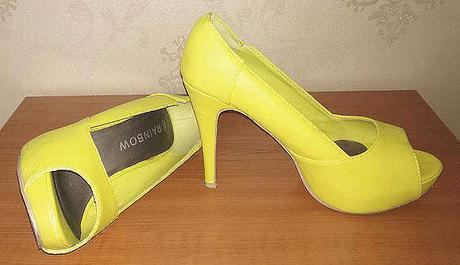 Lodičky s otvorenou špičkou, 39