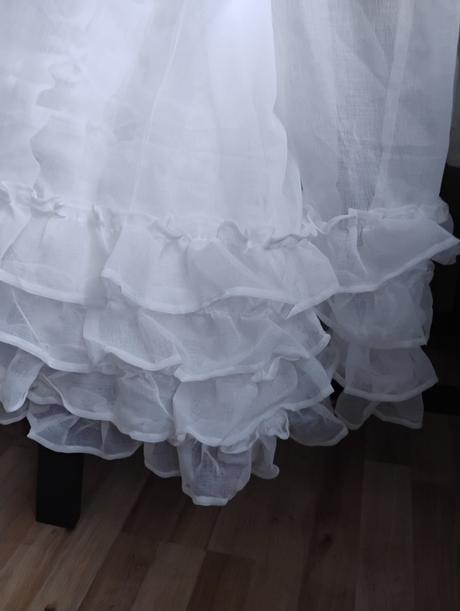 Krasna volanova zaclona, 