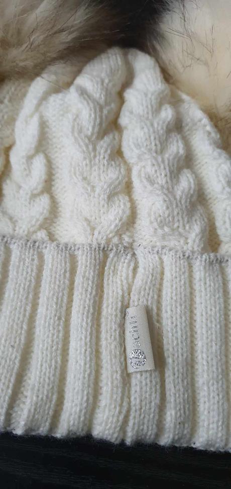 Ciapka s brmbolcami achti, l