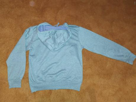 Mikina s poštou, 134