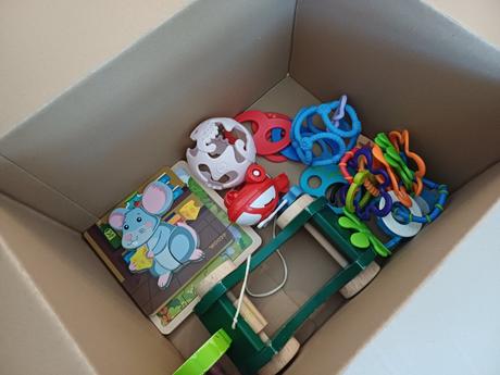 Hračky do 1.5 roka - plná krabica, 