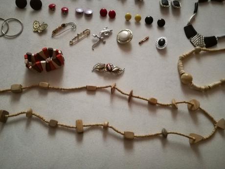 Bižutéria a retro kúsky, aj nové.,