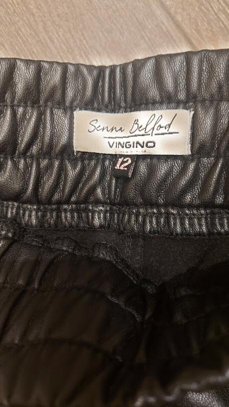 Koženkové nohavice, 152