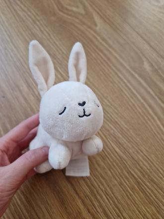 H&m roztomilý krémový hrkajúci zajačik, 