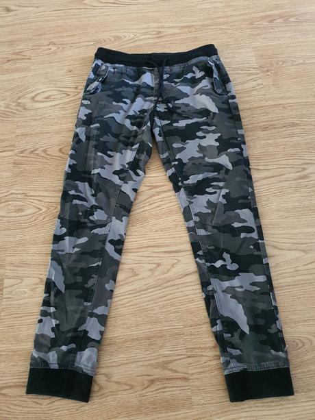 Maskáčove nohavice cropp, 30