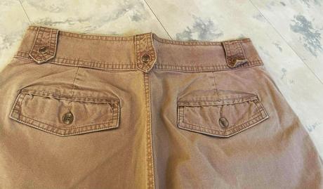 Bermudy s vysokým pásom, 44