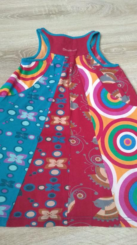 Nádherné šaty top stav, desigual,122