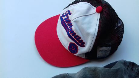 Next šiltovka cervenobiela, next,116