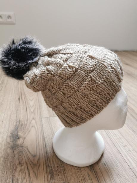 Dámska čiapka a brmbolcom, l / m / s / xl / xs