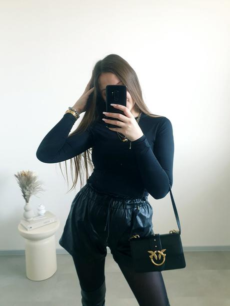 Koženkové kraťasy s, s