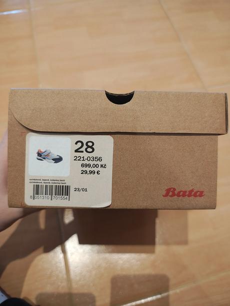 Turistické topanky, baťa,28