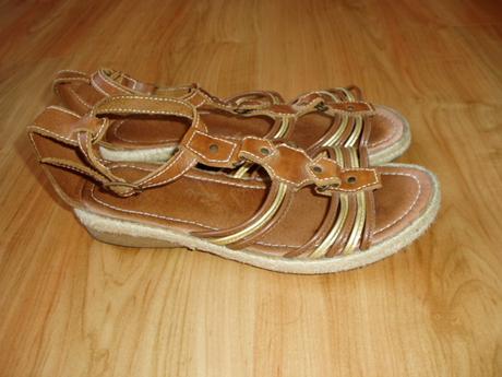 Kožené gladiátorky, 31