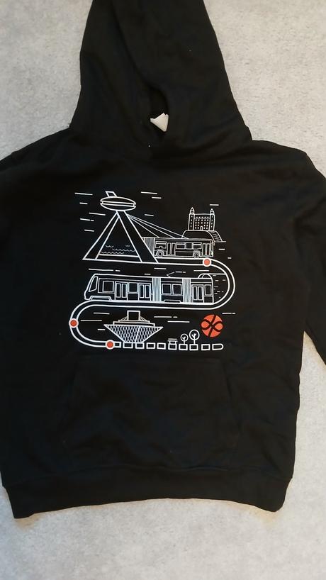 Cierna mikina s brat.hradom 152-158, 152