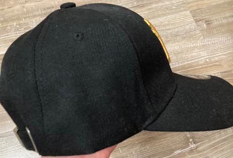 Šiltovka new era čierno-zlatá ,len odskúšaná nová, 