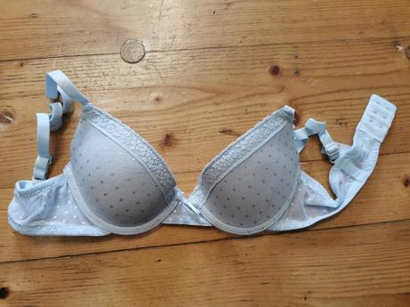 Nebickova podprsenka, secret possessions,70a