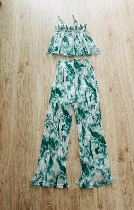 Nádherný komplet nohavíc a topu značky greystore, 